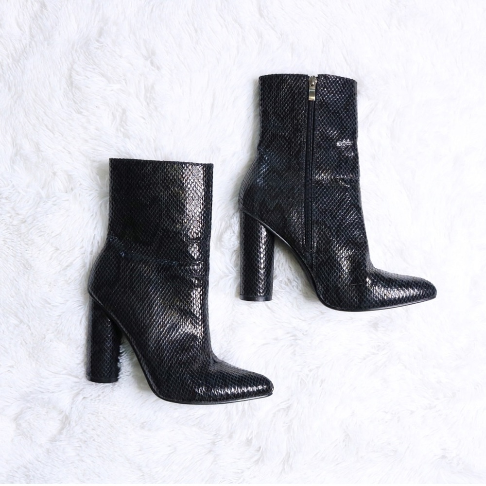 FASHION NOVA Black Snakeskin Heeled Booties Size 8.5